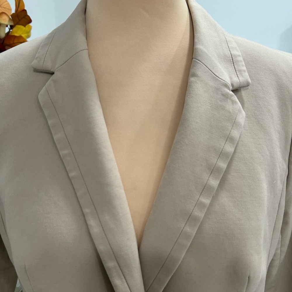 The Limited Women's Tan Blazer - Picture 3 of 15